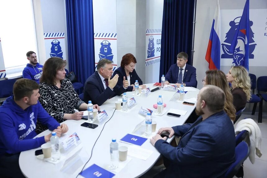 Круглый стол в в Штабе общественной поддержки партии "Единой Россия" состоялся по инициативе губернатора Алексея Беспрозванных  | Фото: Калининградское отделение "Единой России"