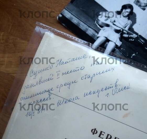 Разбирая товар в своём магазинчике, калининградец случайно нашёл пластинку своей мамы, которую ей подарили в 1981-м - Новости Калининграда | Фото предоставил Денис Павлов