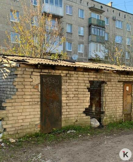 Когда-то хранили уголь, теперь хранят мусор: калининградка годами борется с руинами сараев во дворе (фото)   - Новости Калининграда | Фото: Ольга А.