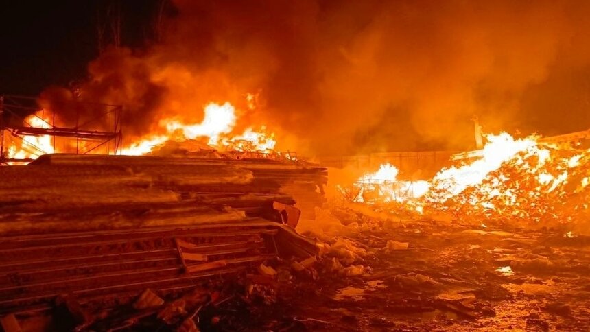 Во время проверки базы на Правой набережной, где произошёл крупный пожар, прокуратура нашла множество нарушений   - Новости Калининграда | Фото: ГУ МЧС по Калининградской области