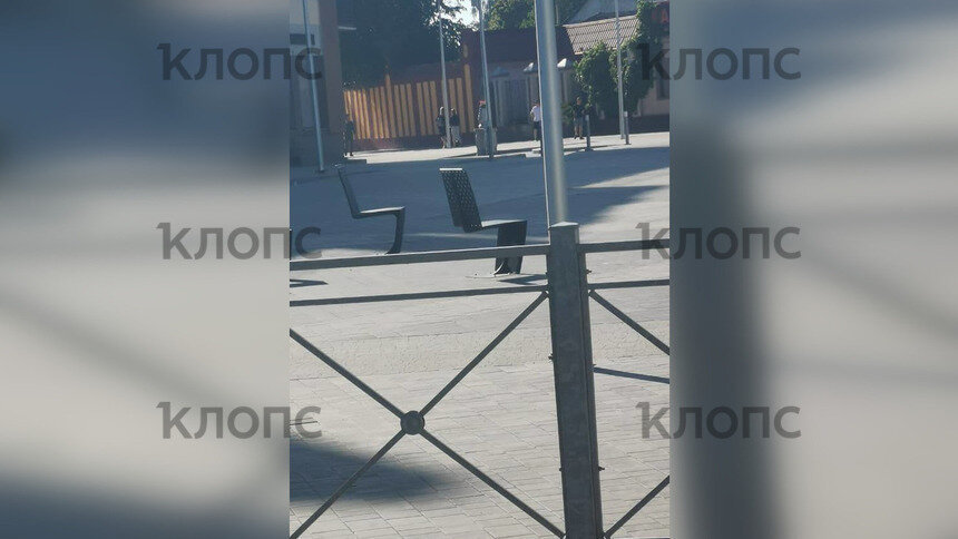 «Зачем нам стулья для казни?!»: советчане изумились необычным предметам на городской площади (фото) - Новости Калининграда | Фото: Владимир