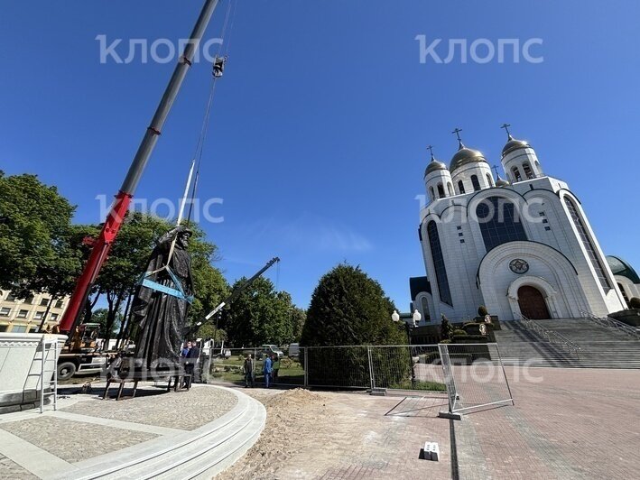 В центре Калининграда начали устанавливать памятник князю Владимиру (фото)   - Новости Калининграда | Фото: Александр Подгорчук / «Клопс»