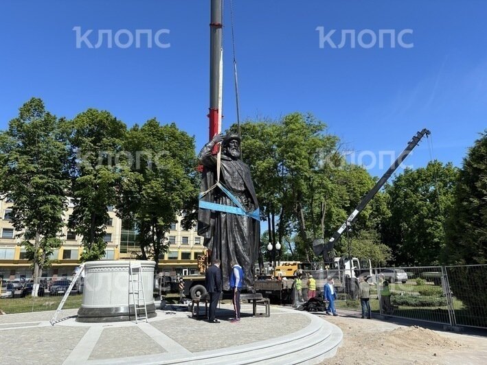 В центре Калининграда начали устанавливать памятник князю Владимиру (фото)   - Новости Калининграда | Фото: Александр Подгорчук / «Клопс»