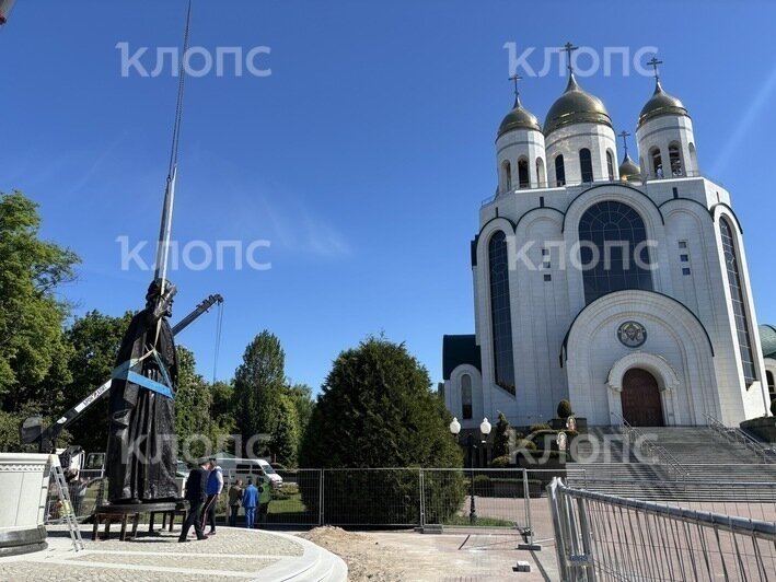 В центре Калининграда начали устанавливать памятник князю Владимиру (фото)   - Новости Калининграда | Фото: Александр Подгорчук / «Клопс»
