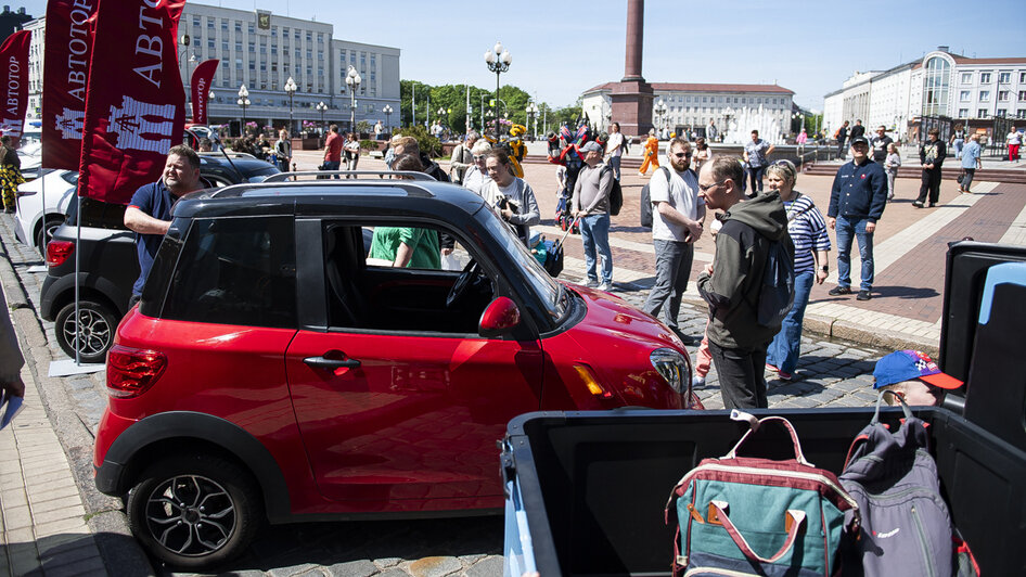 Преимущества не только для бизнеса: «АВТОТОР» представил в центре Калининграда электромобили, способные изменить городскую среду - Новости Калининграда
