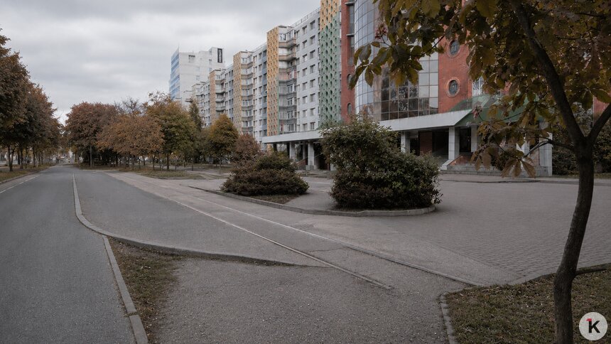 Тротуар в центре Калининграда ждёт масштабный ремонт с заменой остановок  - Новости Калининграда | Иллюстрация:  «Клопс»