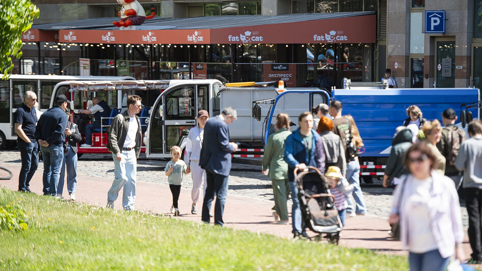 Преимущества не только для бизнеса: «АВТОТОР» представил в центре Калининграда электромобили, способные изменить городскую среду - Новости Калининграда