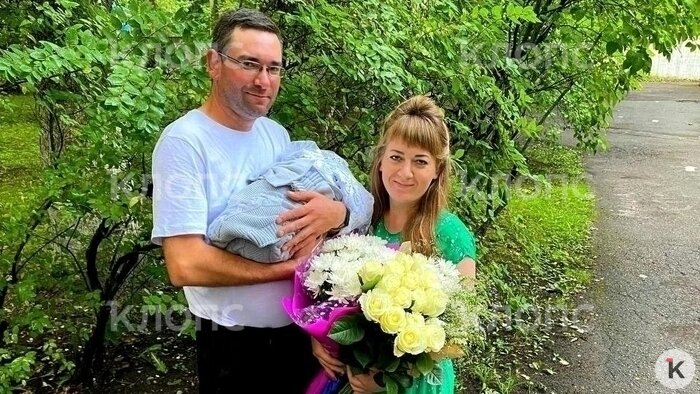 Счастливые родители после выписки из роддома  | Фото: архив семьи 