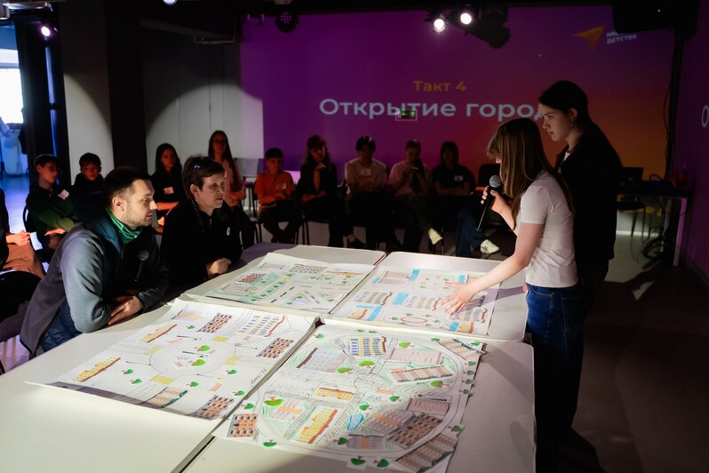 Работа дружно шла  в командах | Фото из группы министерства образования КО  во «ВКонтакте»