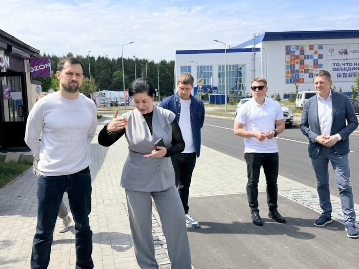 Территорию вокруг "Автотор-Арены" успели полностью привести в порядок накануне X Российско-китайских летних молодежных игр | Фото: Евгения Иванкова