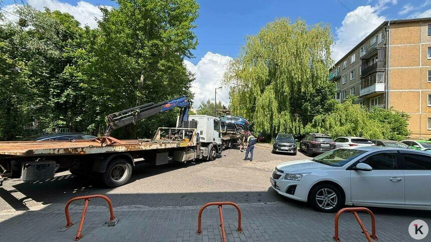 «Это просто беспредел»: в центре Калининграда машину эвакуировали в присутствии хозяйки - Новости Калининграда | Фото: Александр Подгорчук / «Клопс»
