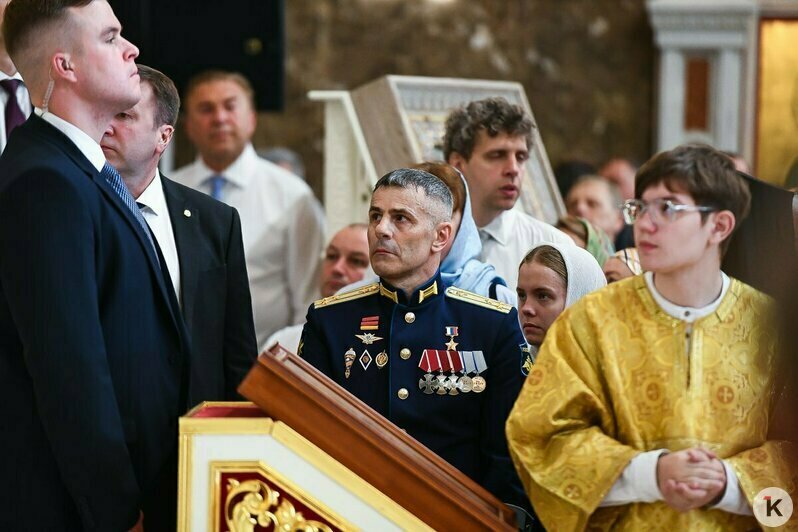 Платки, хор и новый князь на площади: как патриарх Кирилл освящал памятник Владимиру в Калининграде (фоторепортаж) - Новости Калининграда | Фото: Александр Подгорчук / «Клопс»