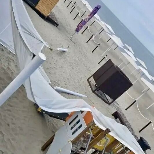 В Балтийске вандалы разгромили бунгало и детское оборудование на центральном пляже (фото) - Новости Калининграда | Фото: сообщество МБУ «Благоустройство» Балтийского городского округа / «ВКонтакте»