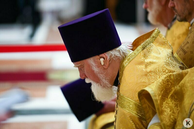 Платки, хор и новый князь на площади: как патриарх Кирилл освящал памятник Владимиру в Калининграде (фоторепортаж) - Новости Калининграда | Фото: Александр Подгорчук / «Клопс»