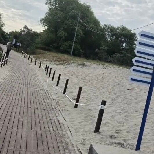 В Балтийске вандалы разгромили бунгало и детское оборудование на центральном пляже (фото) - Новости Калининграда | Фото: сообщество МБУ «Благоустройство» Балтийского городского округа / «ВКонтакте»