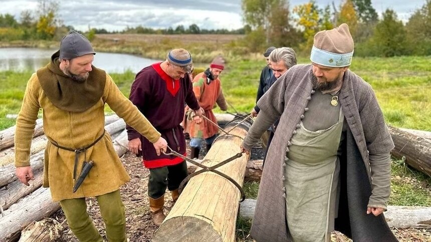 «Без современной техники, руками»: как в Калининградской области строят точную копию средневековой мельницы - Новости Калининграда | Фото: сообщество «Ушкуй средневековое городище» // «ВКонтакте»