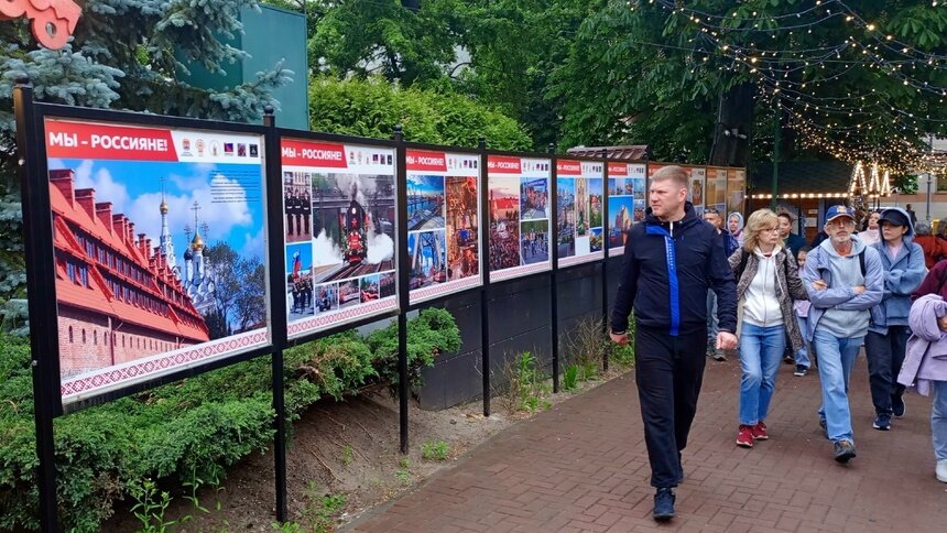 На площади Победы открылась уличная выставка, посвящённая красотам Калининградской области - Новости Калининграда | Фото: Эдуард Молчанов