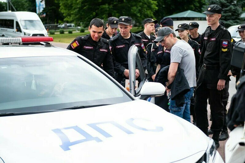 «Один день с полицией»: на площади Победы отметили 308-летие МВД (фоторепортаж) - Новости Калининграда | Фото: Александр Подгорчук / «Клопс»
