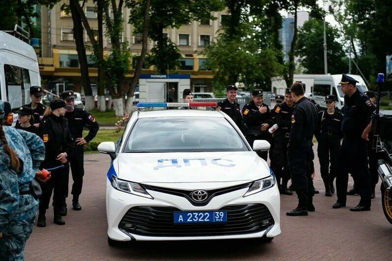 «Один день с полицией»: на площади Победы отметили 308-летие МВД (фоторепортаж) - Новости Калининграда | Фото: Александр Подгорчук / «Клопс»