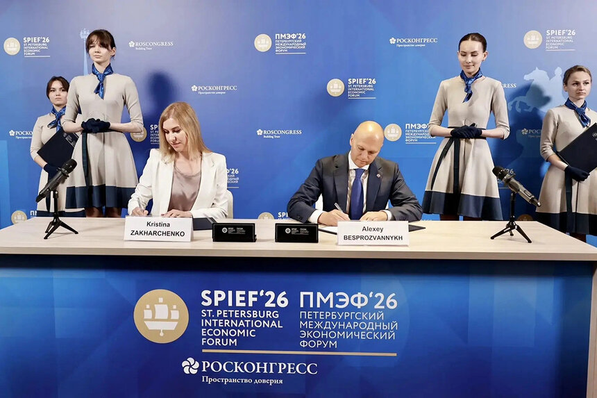 Соглашение подписали генеральный директор группы компаний «Самсон» Кристина Захарченко и губернатор Калининградской области Алексей Беспрозванных | Фото: правительство Калининградской области