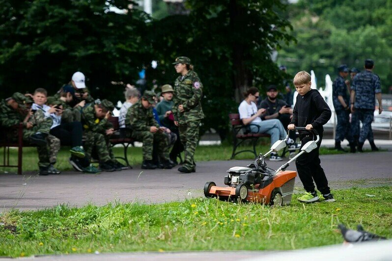 «Один день с полицией»: на площади Победы отметили 308-летие МВД (фоторепортаж) - Новости Калининграда | Фото: Александр Подгорчук / «Клопс»