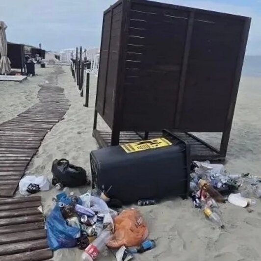 В Балтийске вандалы экстремально открыли пляжный сезон | Фото: МБУ "Благоустройство"