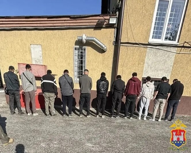 В Балтийске закрытая на ремонт школа превратилась в общежитие для дюжины мигрантов - Новости Калининграда | Фото: сообщество УМВД России по Калининградской области / «ВКонтакте»