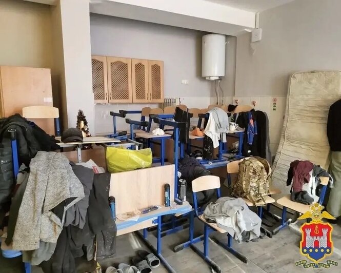 В Балтийске закрытая на ремонт школа превратилась в общежитие для дюжины мигрантов - Новости Калининграда | Фото: сообщество УМВД России по Калининградской области / «ВКонтакте»