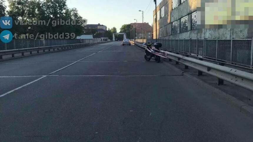 На Вагонке легковушка обгоняла мопед и зацепила попутчика - Новости Калининграда | Фото: Госавтоинспекция Калининградской области