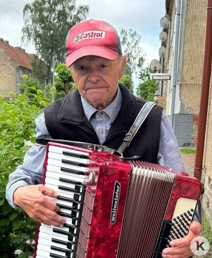 90-летнему Сан Санычу из Советска подарили новый аккордеон (фото, видео) - Новости Калининграда | Фото: Данголия Хрипункова