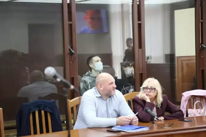Суд детально разбирает каждое слово матери, сказанное в телефонных разговорах накануне смерти ребенка. | Фото: калининградский областной суд