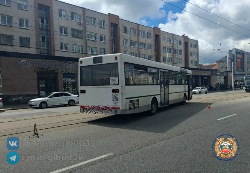 В аварии на Черняховского, из-за которой встали трамваи, пострадала пассажирка легковушки - Новости Калининграда | Фото: сообщество Госавтоинспекции Калининградской области / «ВКонтакте»