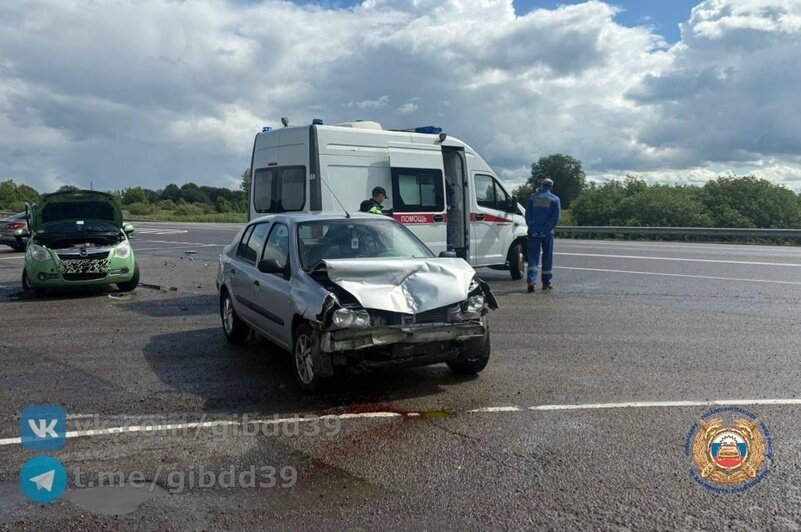 На федеральной трассе Калининград — Нестеров столкнулись два автомобиля, пострадала женщина - Новости Калининграда | Фото: сообщество Госавтоинспекции Калининградской области / «ВКонтакте»