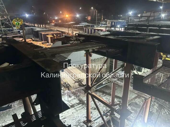 В Калининграде передали в суд дело прораба, из‑за халатности которого рабочий упал с пятиметровой высоты - Новости Калининграда | Фото: прокуратура Калининградской области