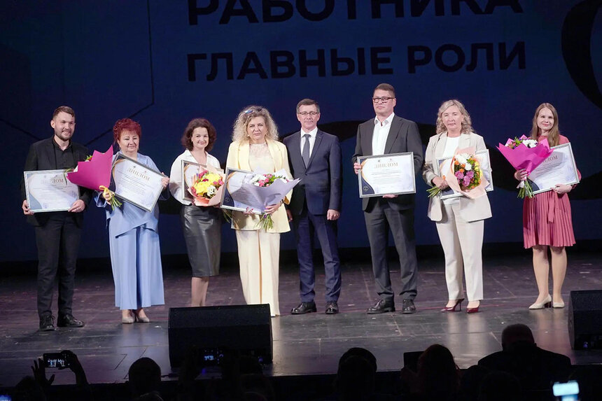 Лучшие специалисты были отмечены медалью «За заслуги перед Калининградской областью» | Фото: пресс-служба правительства Калининградской области