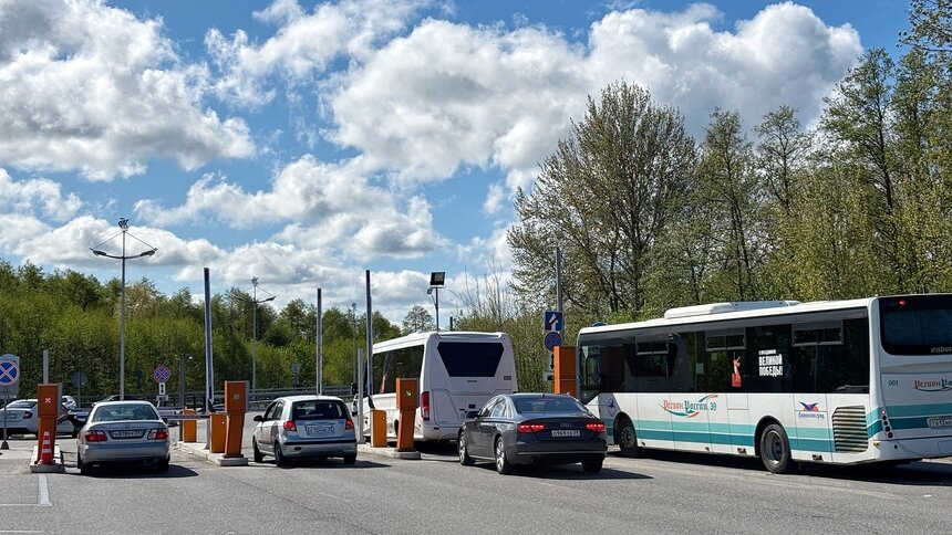 Автобусы из Храброво будут ходить дольше по вечерам, чтобы вывезти пассажиров задержанных авиарейсов - Новости Калининграда | Фото: Александр Подгорчук / Архив «Клопс»