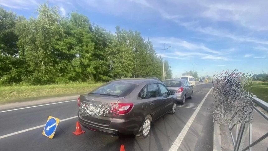 На выезде из Светлогорска «Лада» врезалась в Opel, стоявший на светофоре - Новости Калининграда | Фото: Госавтоинспекция Калининградской области