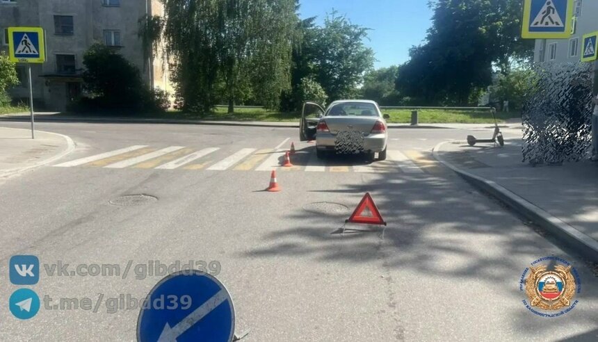 В Судостроительном переулке машина сбила самокат: пассажирка сама поехала к медикам - Новости Калининграда | Фото: сообщество Госавтоинспекции Калининградской области / «ВКонтакте»