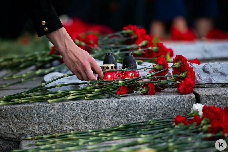 Свечи на рассвете: как Калининград встретил День памяти и скорби (фоторепортаж) - Новости Калининграда | Фото: Александр Подгорчук / «Клопс»