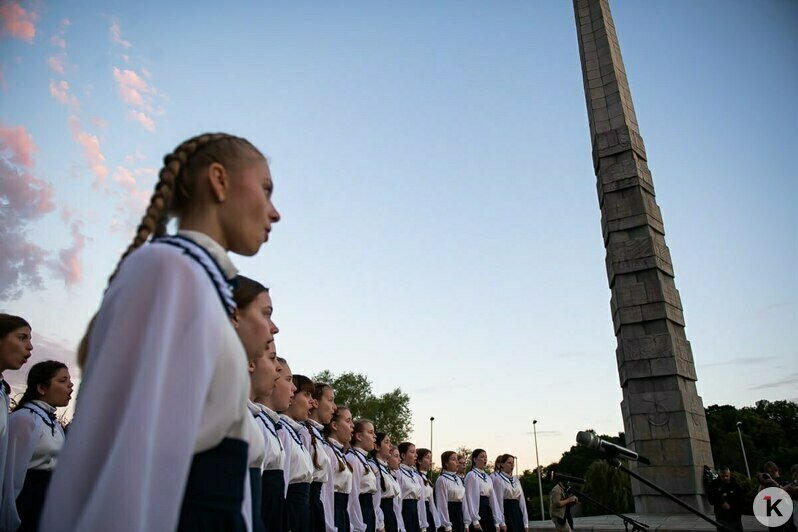 Свечи на рассвете: как Калининград встретил День памяти и скорби (фоторепортаж) - Новости Калининграда | Фото: Александр Подгорчук / «Клопс»