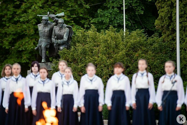 Свечи на рассвете: как Калининград встретил День памяти и скорби (фоторепортаж) - Новости Калининграда | Фото: Александр Подгорчук / «Клопс»