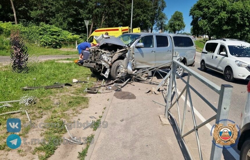 На трассе Калининград — Полесск машина вылетела на тротуар и сбила женщину - Новости Калининграда | Фото: сообщество Госавтоинспекции Калининградской области / «ВКонтакте»