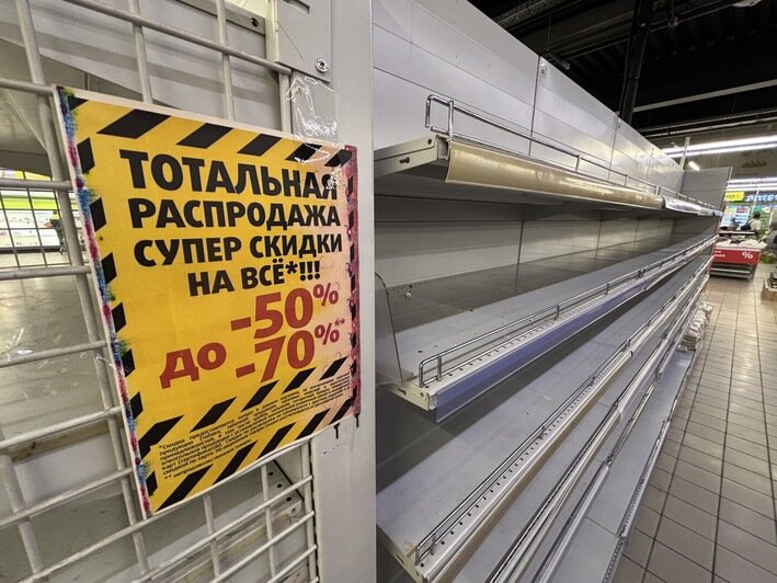 В тележки летело всё без разбору: как «Виктория» на Калинина пережила тотальную распродажу (фоторепортаж) - Новости Калининграда | Фото: Александр Подгорчук / «Клопс»