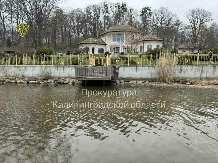 В Родниках участок у самой Преголи оказался в частных руках и обзавёлся роскошным домом - Новости Калининграда | Фото: канал прокуратуры Калининградской области / Телеграм