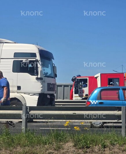 На Северном обходе в Калининграде сгорел автомобиль, клубы едкого дыма заметили из окрестных домов (видео, обновлено) - Новости Калининграда | Фото: Кристина К.