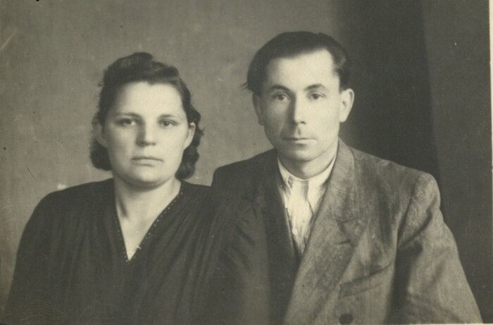 Василий Матвеевич и Евгения Васильевна Метлинские – только расписались в 1949 году и сразу сфотографировались  | Фото: архив ЦСГИ БФУ  им. И. Канта
