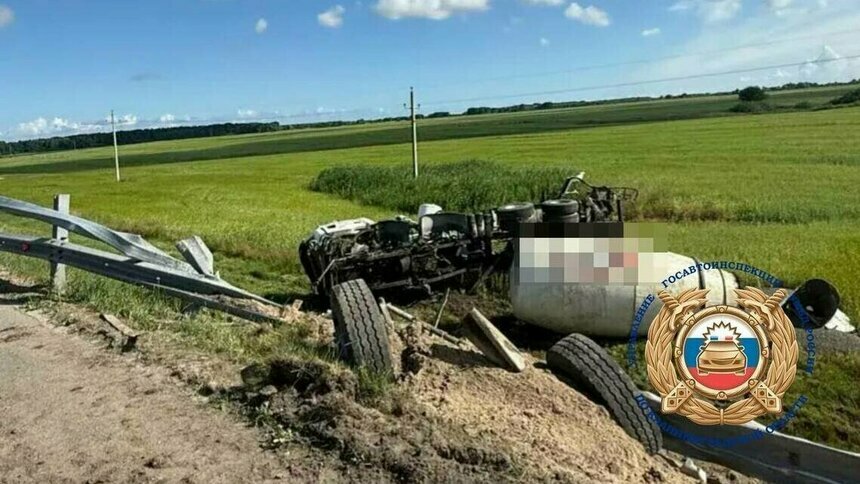 Грузовик в кювете: Приморское кольцо перекроют, чтобы вытащить машину - Новости Калининграда | Фото: ГАИ региона