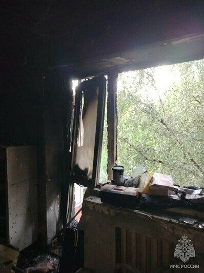 На Емельянова вспыхнул пожар в квартире, из огня спасли двух человек - Новости Калининграда | Фото: МЧС региона
