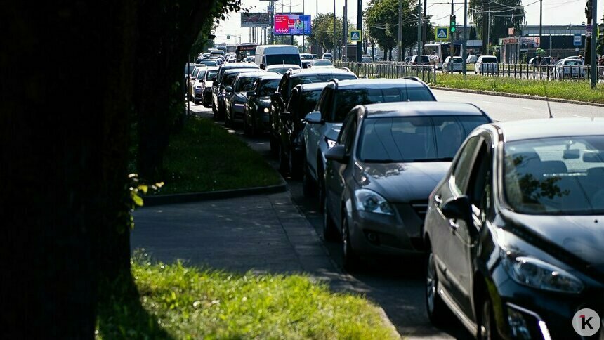 Без талонов и давки у колонок: эксперт из Калининграда предложил способ сократить очереди на АЗС - Новости Калининграда | Фото: Александр Подгорчук / «Клопс»
