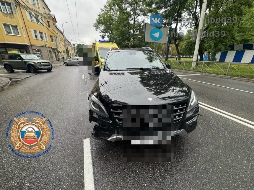 На перекрёстке Юношеской и Горького легковушка поехала на красный и врезалась в другую машину, есть пострадавший - Новости Калининграда | Фото: канал Госавтоинспекции Калининградской области / Телеграм